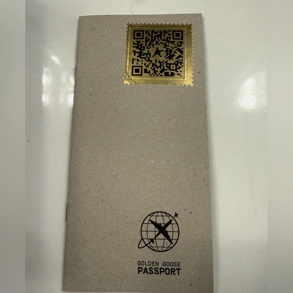 Golden Goose Super-Star Classic.  Black, white, gold.  Size 39. - Picture 8 of 9